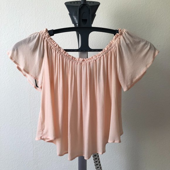 Forever 21 Tops - Forever 21 Short Sleeve Top Button Detail on Back